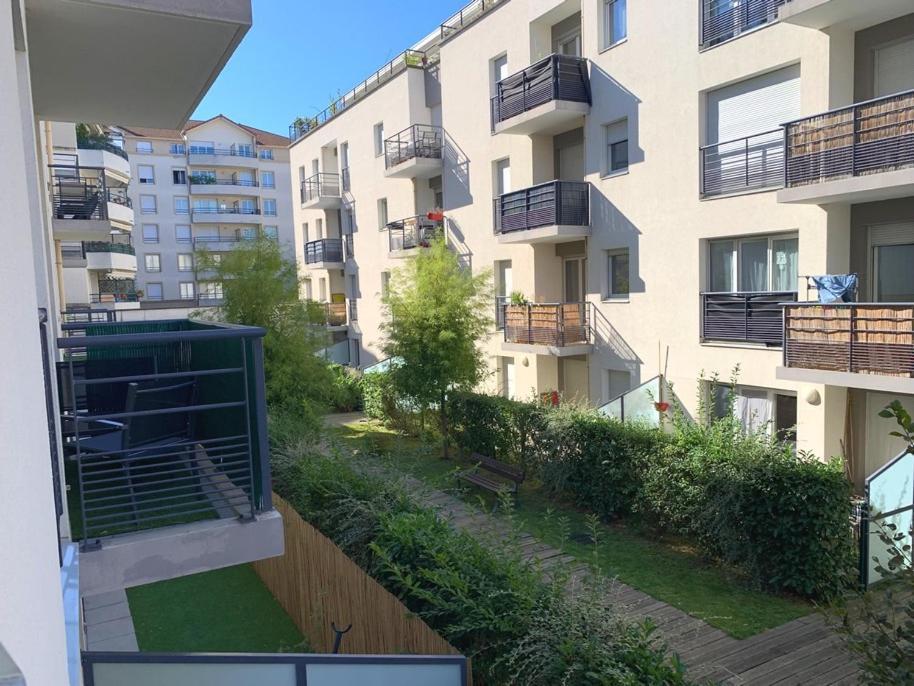 Beau Studio Tout Confort Au Calme Avec Parking . Lejlighed Villeurbanne Eksteriør billede