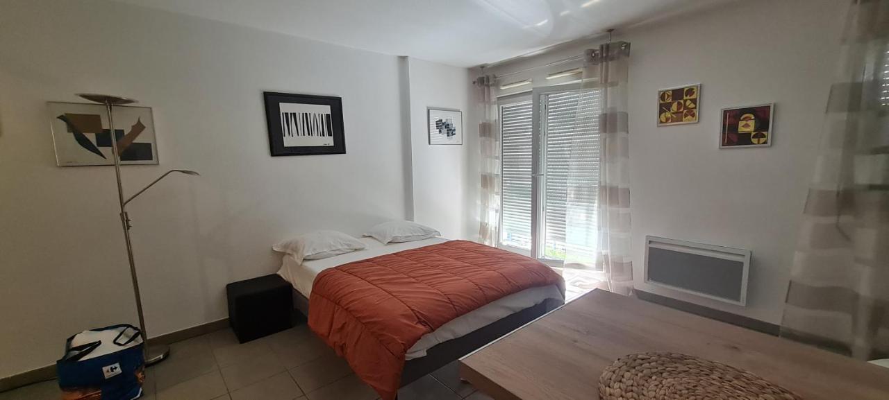 Beau Studio Tout Confort Au Calme Avec Parking . Lejlighed Villeurbanne Eksteriør billede