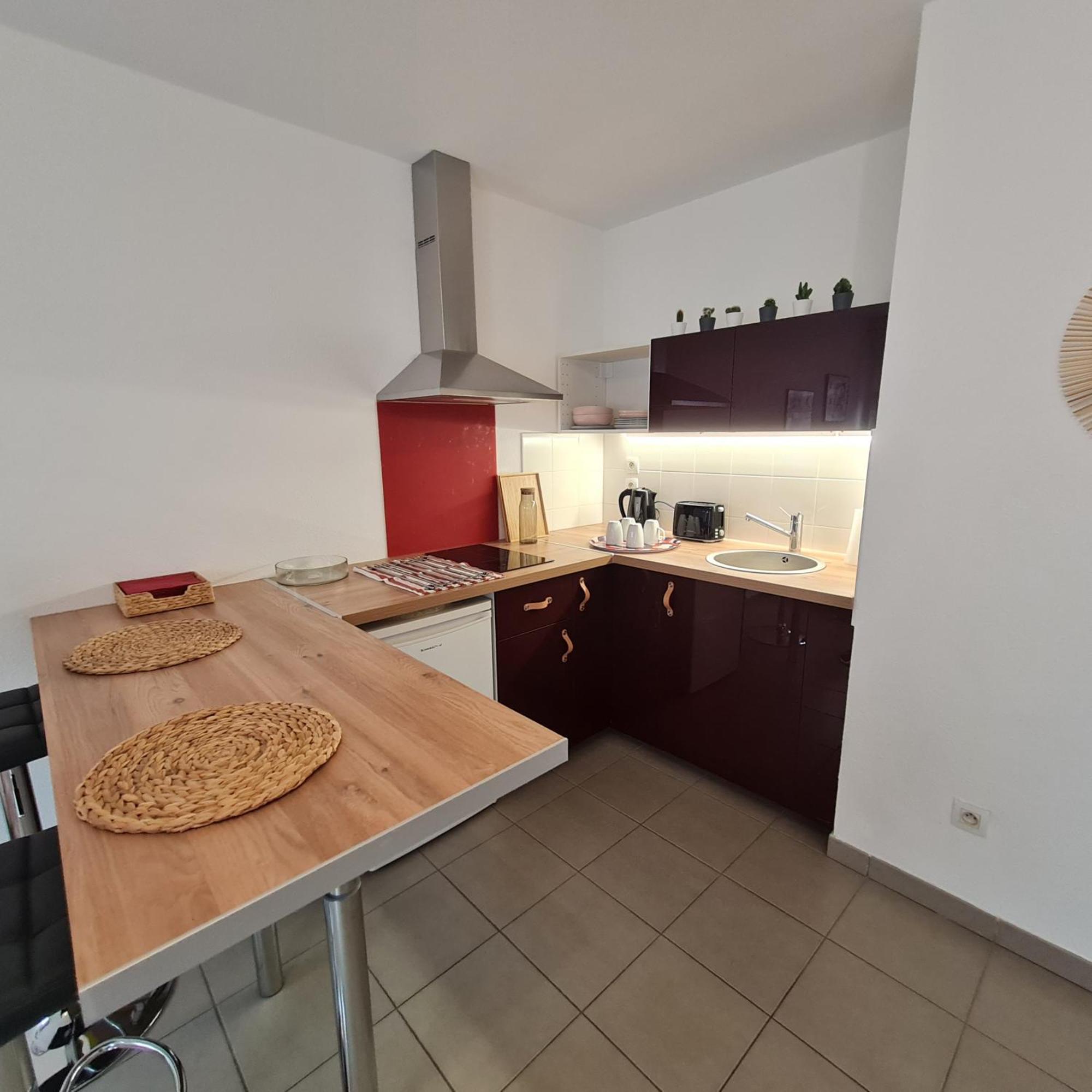 Beau Studio Tout Confort Au Calme Avec Parking . Lejlighed Villeurbanne Eksteriør billede